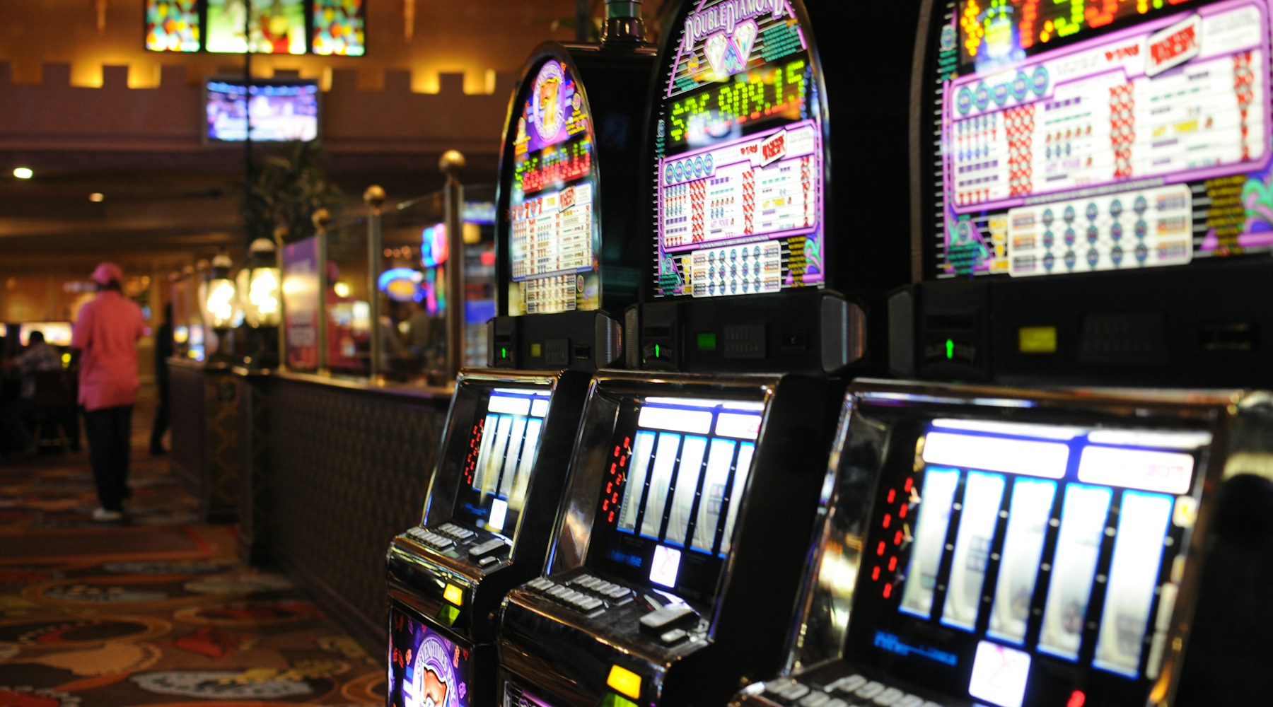Foto mesin slot untuk topik cara kerja jackpot progresif